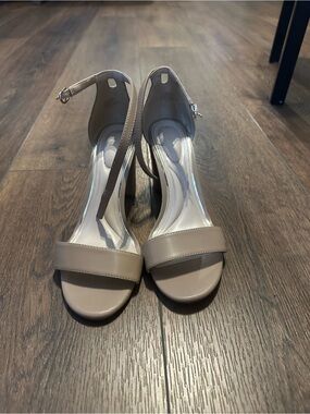 Kelly & Katie Nude Heel